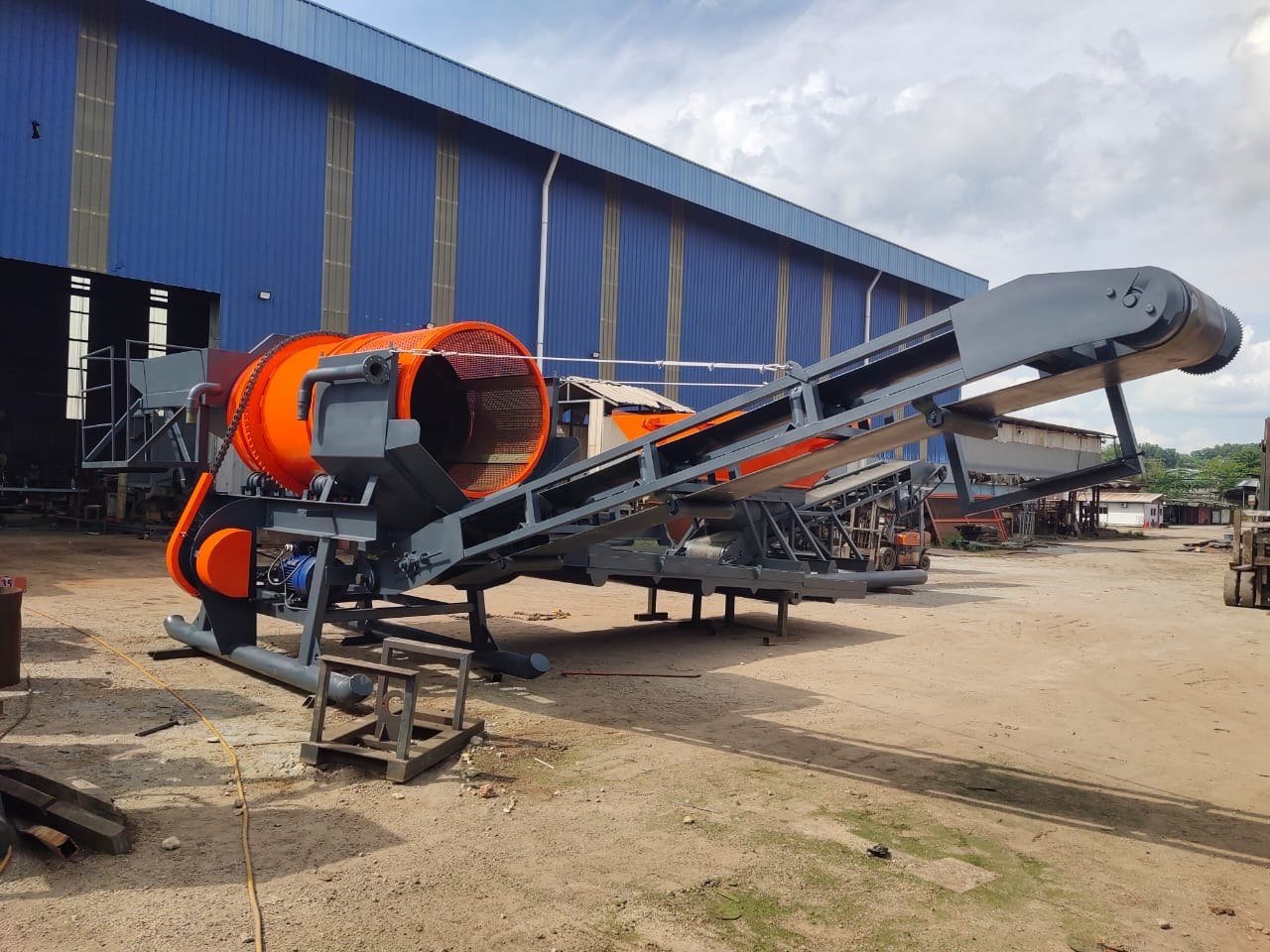GS100 trailer-mounted gold trommel ready for road transport